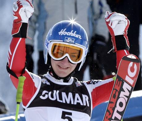 Kathrin Zettelová po vítzství v obím slalomu SP v Cortin.