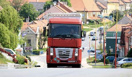 Pokud nebudou moci kamiony jezdit, budou dopravci stávkovat. Ilustraní foto