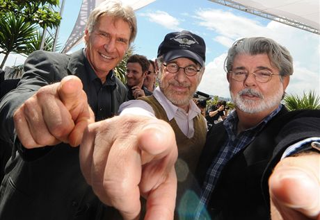 Herec Harrison Ford, reisr Steven Spielberg a producent George Lucas