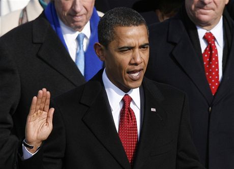 Barack Obama skládá prezidentský slib