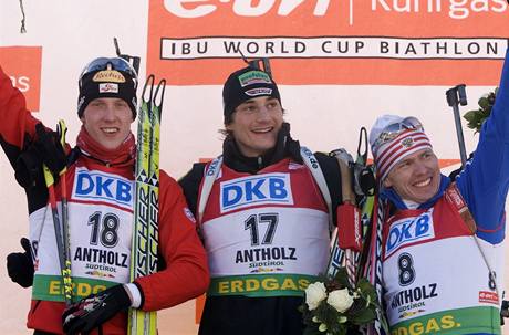 Christoph Stephan z Nmecka (uprosted), Dominik Landertinger z Rakouska (vlevo) a erezov z Ruska