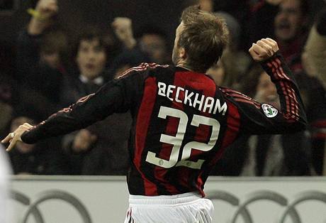 Beckham se raduje z gólu do sít Janova.
