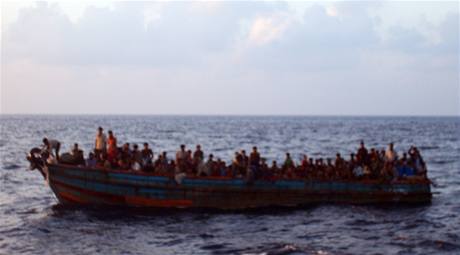 Barmnci se vydvaj na vratkch lod na dlouhou cestu za lepm osudem.