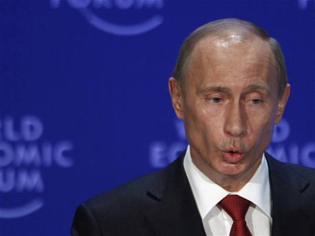 Vladimir Putin letos v lednu v Davosu: Pomozte krizi, odepite ruské závazky!