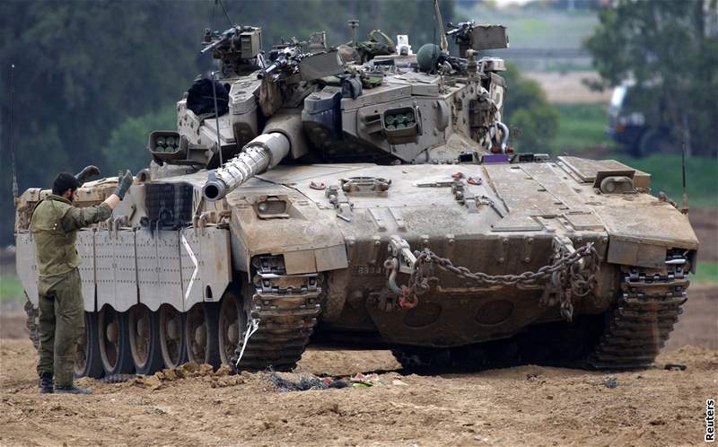 Izraeltí vojáci opoutí pásmo Gazy. (20. leden 2009)