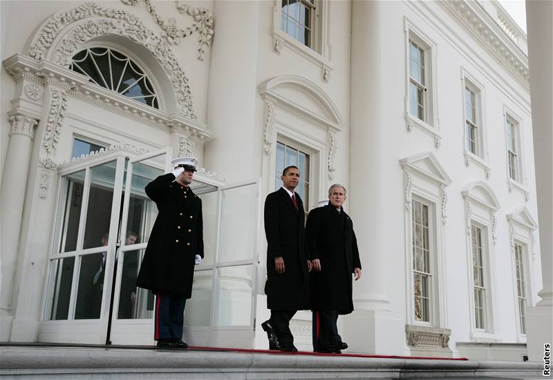 Barack Obama ped svou inaugurací opoutí Bílý dm po schzce s Georgem Bushem