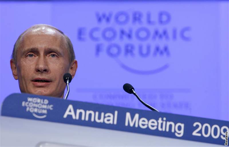 Ruský premiér Vladimir Putin pi projevu v Davosu