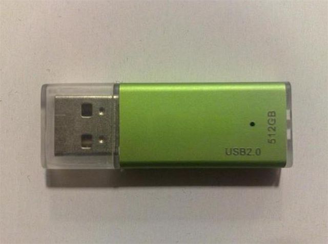 Pozor na falešné USB klíčenky s obří kapacitou. Podvodníci je nabízejí na  internetu - iDNES.cz
