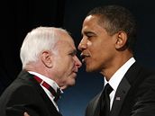 Dívjí rivalové na post prezidenta USA Barack Obama a John McCain bhem veee na McCainovu poest. (19. leden 2009)