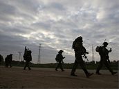 Izraeltí vojáci opoutí pásmo Gazy. (20. leden 2009)