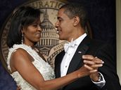 Prezident Barack Obama s první dámou Michelle taní na Inauguraním bálu mladých ve Washingtonu.