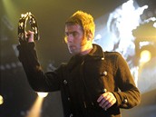 Oasis se vrtili na koncertn pdia