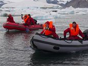 Výzkumníci se vracejí z terénního pobytu v lokalit Solorina Valley
