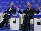 Americký exprezident Bill Clinton a zakladatel ekonomického fóra Klaus Schwab
