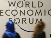 Návtvníci ekonomického fóra v Davosu