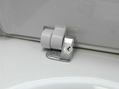 Jak vyměnit záchodové prkénko