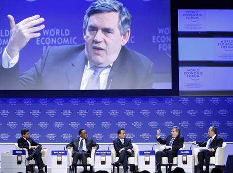 Britský premiér Gordon Brown hovoří během schůzky Světového ekonomického fóra....