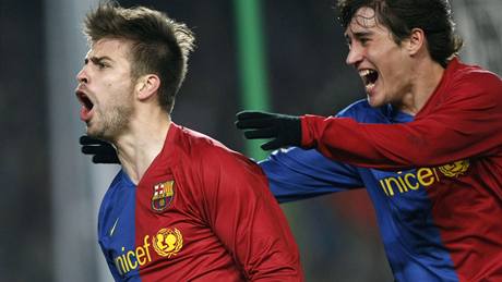 FC Barcelona - Espaol Barcelona; Pique (vlevo), Krkic