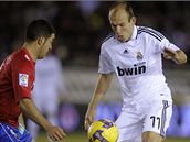 Numancia - Real Madrid: Arjen Robben (vpravo) vs. Juanra Cabrero