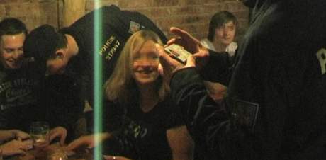 Pi kontrolách v barech a diskotékách objevili policisté z Frýdku-Místku 16 opilých dtí. (1. února 2009)