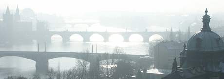 Juditin most stával nkolik metr od dneního mostu Karlova.