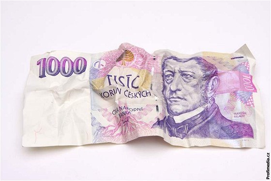 Pokud by bylo nyní moné koupit slovenskou mnu v eských smnárnách, platilo by se za 100 slovenských korun tém 95 eských. Ilustraní foto.