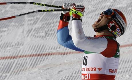 Didier Cuche v cíli Superobího slalomu na MS ve Val d'Isere. 