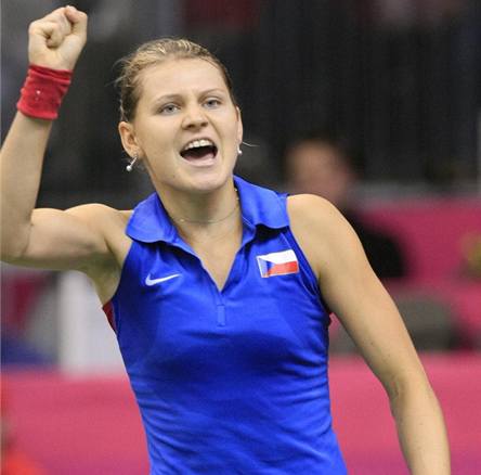 Fed Cup: eská tenistka Lucie afáová se raduje z vítzství nad panlkou Suarézovou