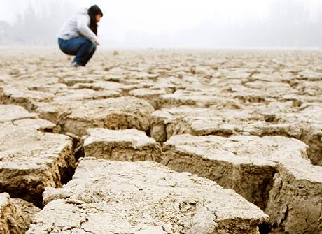 Osm provincií v ín zaívá nejhorí sucha za posledních padesát let, vláda kvli tomu vyhlásila stav nouze.