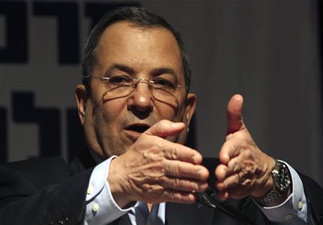 Stranu práce vede do voleb současný ministr obrany Ehud Barak.