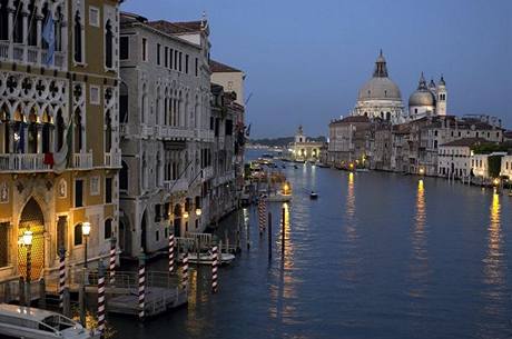 Na záplavy v Benátkách upozorní Italy textové zprávy.