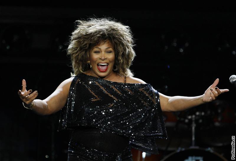 Tina Turner je stále v kondici a pedvede to i Praze
