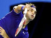 Roger Federer servíruje pi finále na Australian Open 2009