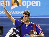 Roger Federer opoutí kurt po prohraném finálovém zápase na Australian Open