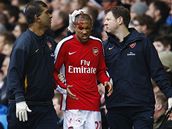 Arsenal: obránce Clichy odchází z hrací plochy se zranním hlavy
