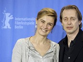 Berlinale 2009 - francouzsk hereka Anne Consigny a jej kolega Steve Buscemi