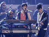 Grammy 2009 - Jonas Brothers se Steviem Wonderem