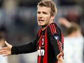 David Beckham, jen� se vrací z AC Milán do Los Angeles, kritiku amerických spoluhrá�� nechápe.