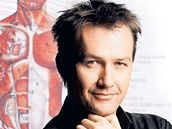 Michal Novotný po letech praxe nejen mezi tenisty u ví, kam sáhnout, jestli je sval staený, kde je otok nebo zánt.