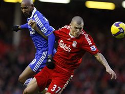 Liverpool - Chelsea: krtel (vpravo) a Anelka