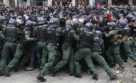 Snímek z loské demonstrace v Dráanech.