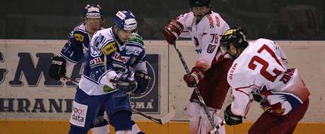 Play-off první hokejové ligy: Olomouc - Kometa Brno (v modrém)
