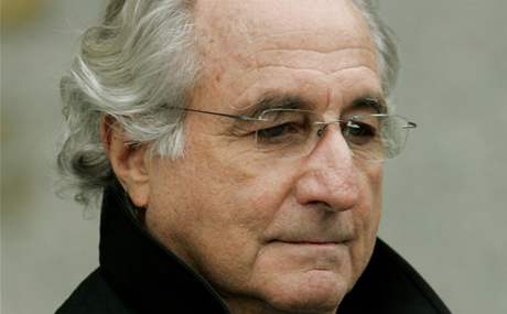 Bernard Madoff, který zpsobil v USA 'letadlovou' aféru.