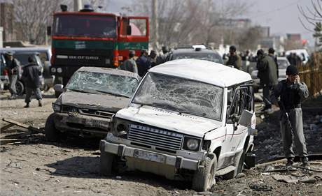 Afghnsk bezpenostn sloky vyetuj sebevraedn toky v Kbulu (11. nora 2009)
