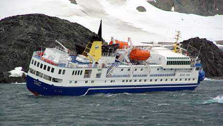 U beh Antarktidy uvzla lo Ocean Nova. (17. nor 2009)