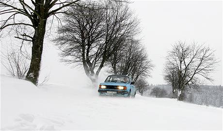 V pátek oekávají meteorologové trvalé snení na celém území eska a tvorbu závjí. Ilustraní foto