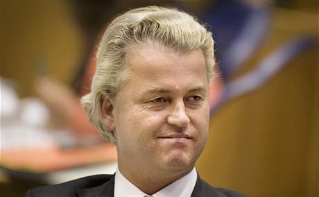 Geert Wilders se i pes zákaz do Velké Británie vydal.
