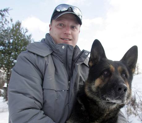 Bývalý stráník Emil Hanzelín si koupil svého sluebního psa po odchodu ze sluby