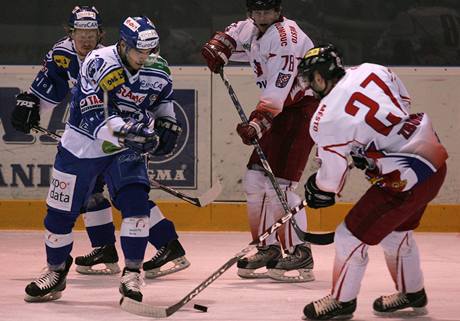 Play-off první hokejové ligy: Olomouc - Kometa Brno (v modrém)