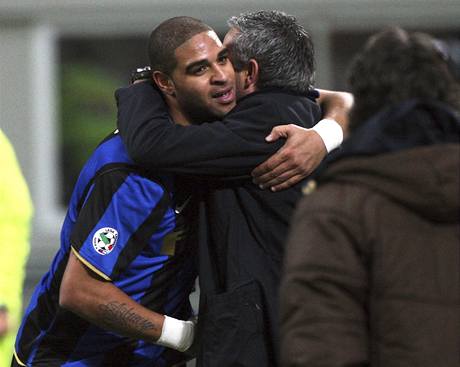 TRENÉR, KTERÝ MU VIL. Kou Mourinho chtl dát Adrianovi v Interu Milán druhou anci.